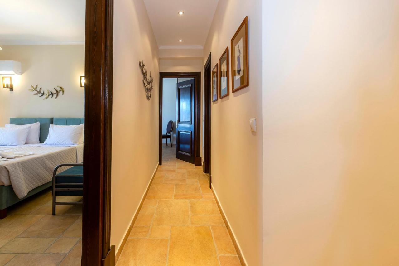Solaris Methea- Luxury Central Villa By The Castle Kassiopi Exteriör bild