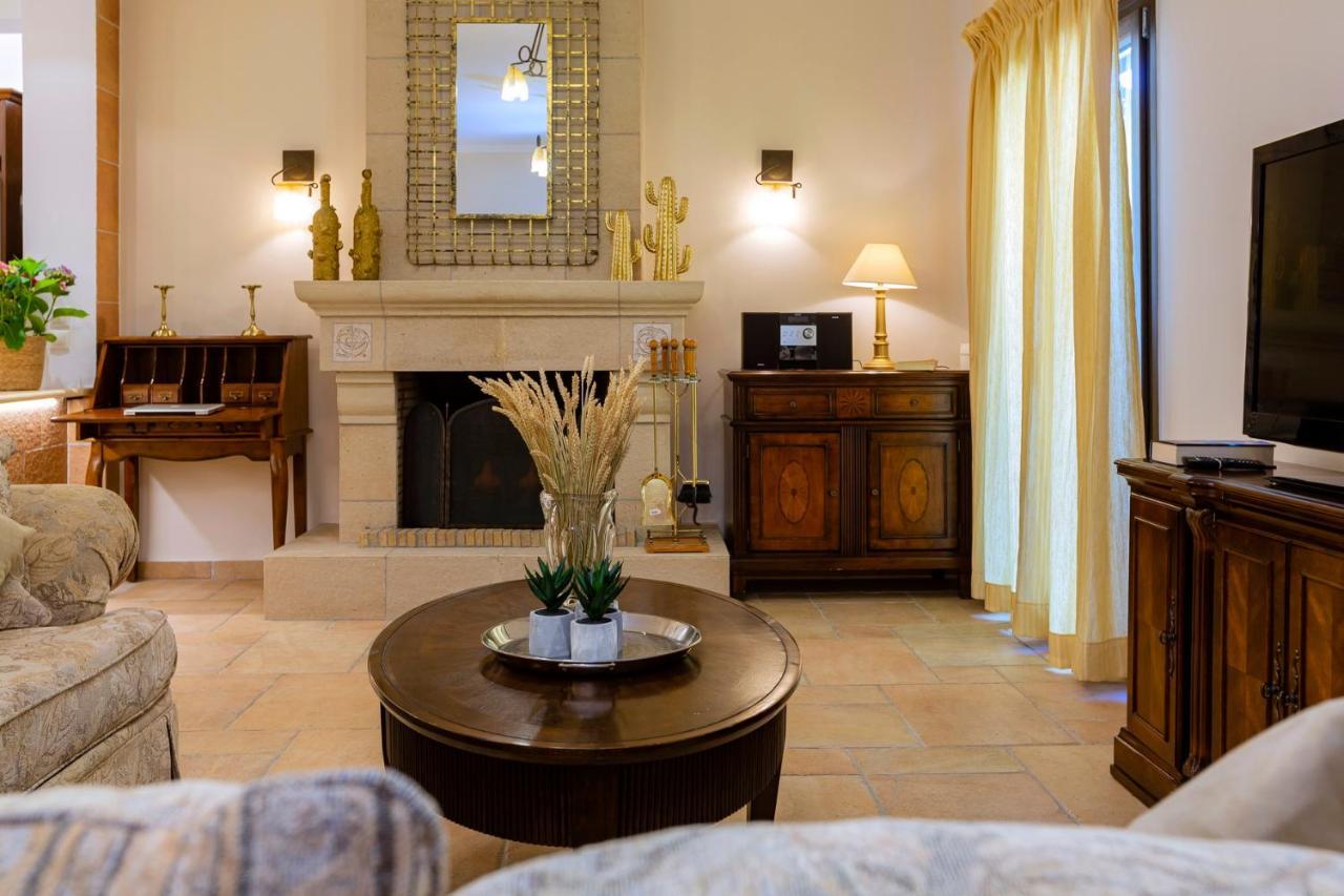 Solaris Methea- Luxury Central Villa By The Castle Kassiopi Exteriör bild