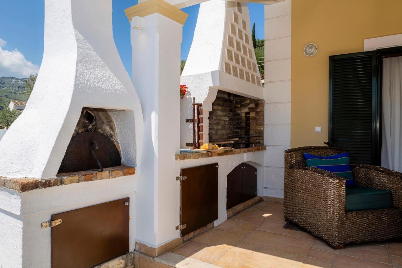 Solaris Methea- Luxury Central Villa By The Castle Kassiopi Exteriör bild