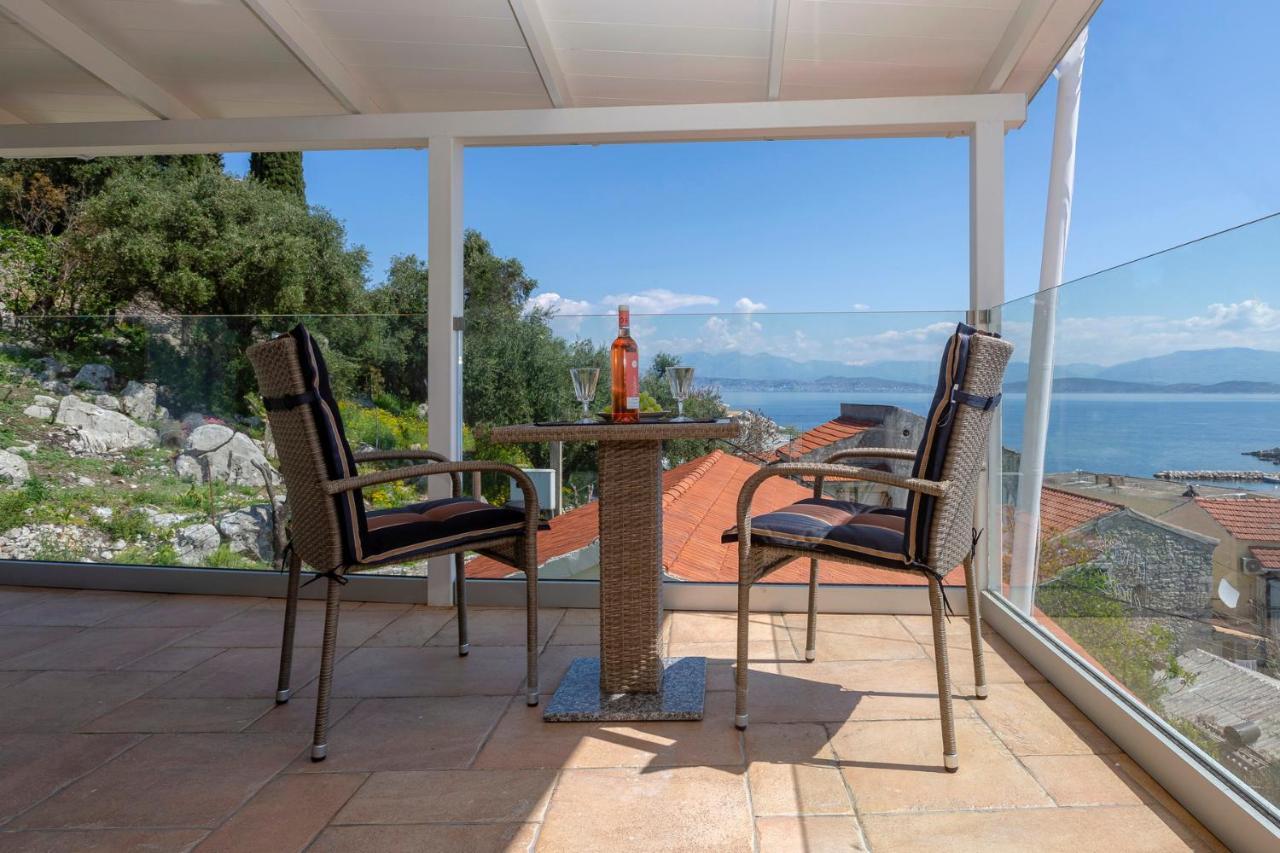 Solaris Methea- Luxury Central Villa By The Castle Kassiopi Exteriör bild