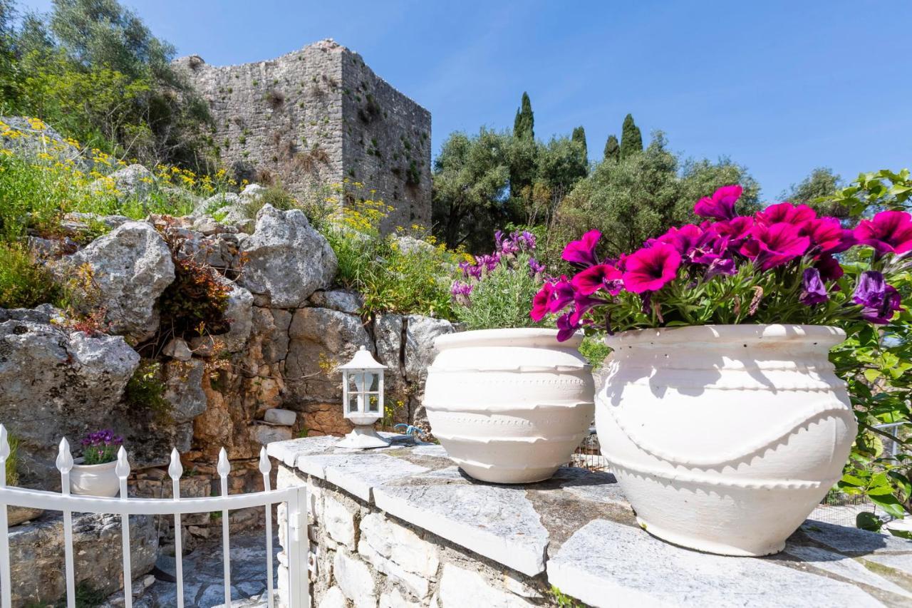 Solaris Methea- Luxury Central Villa By The Castle Kassiopi Exteriör bild