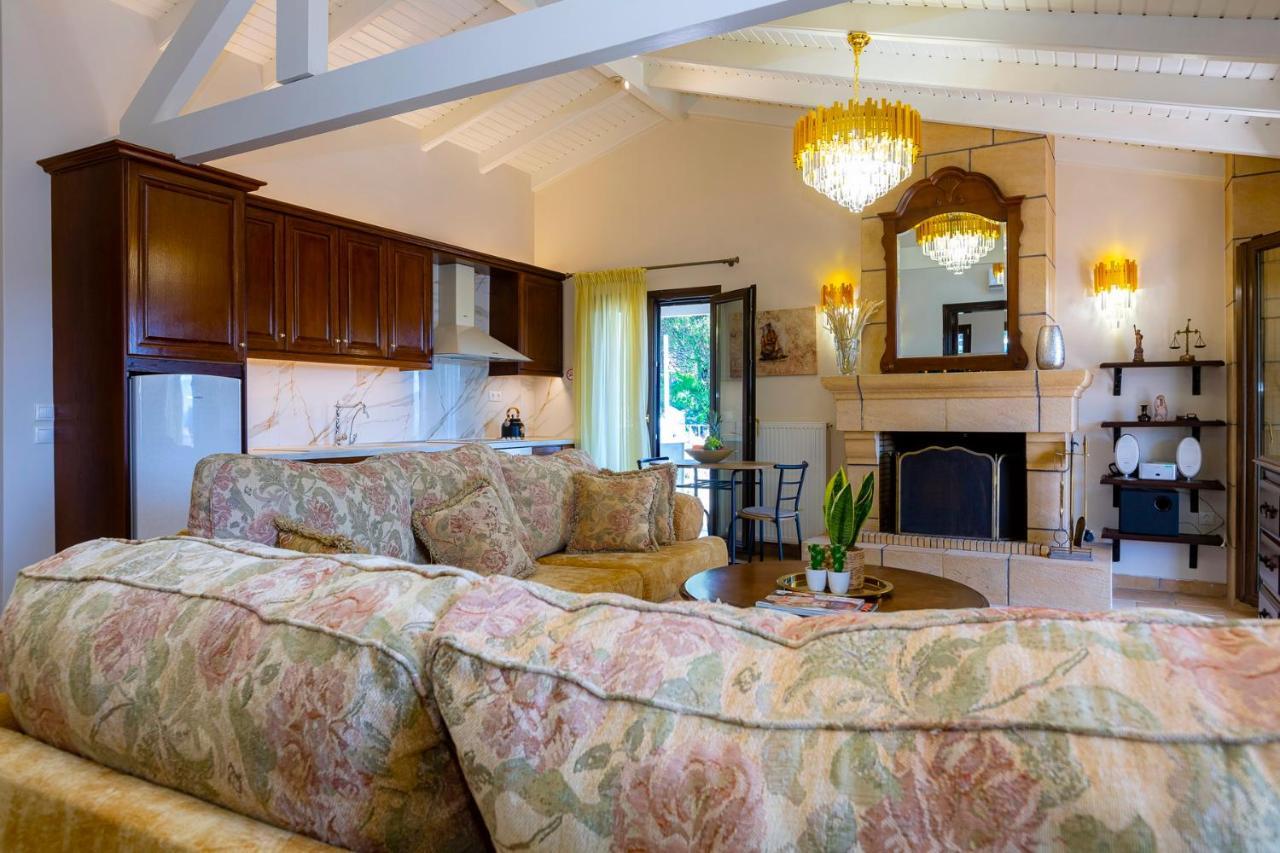 Solaris Methea- Luxury Central Villa By The Castle Kassiopi Exteriör bild