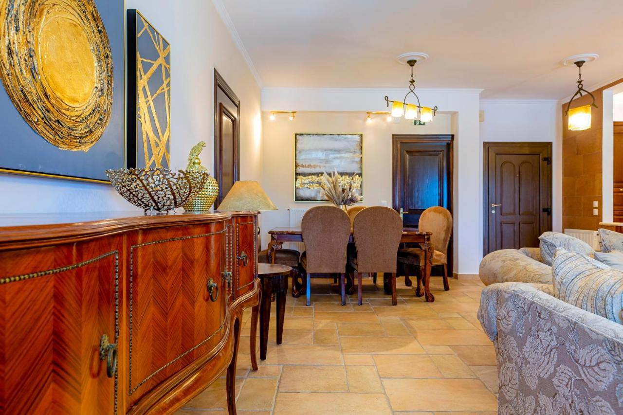 Solaris Methea- Luxury Central Villa By The Castle Kassiopi Exteriör bild
