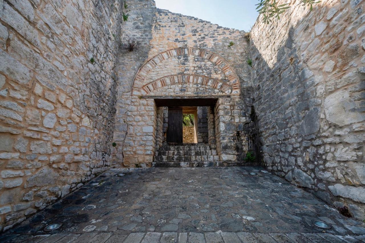 Solaris Methea- Luxury Central Villa By The Castle Kassiopi Exteriör bild