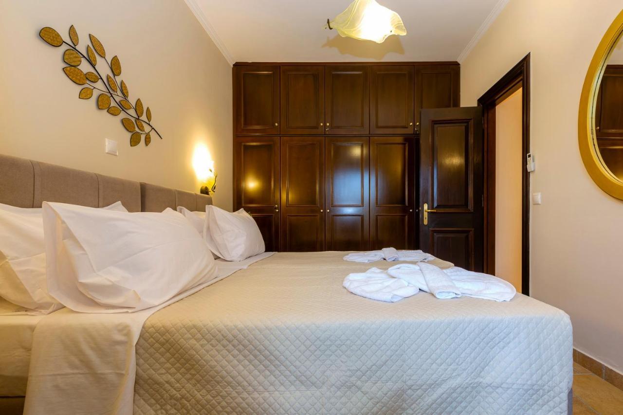 Solaris Methea- Luxury Central Villa By The Castle Kassiopi Exteriör bild