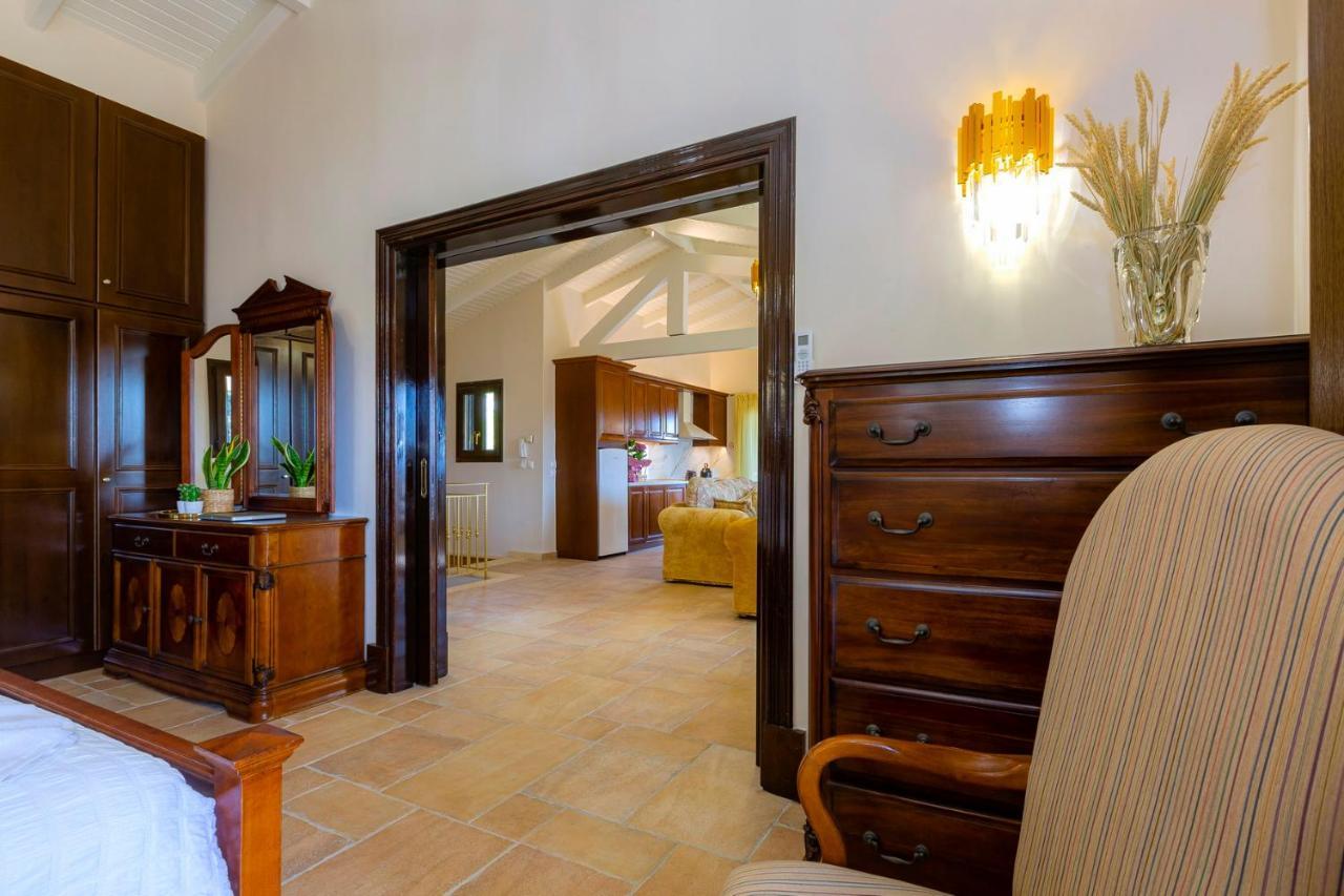 Solaris Methea- Luxury Central Villa By The Castle Kassiopi Exteriör bild