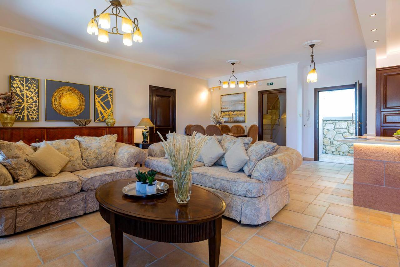 Solaris Methea- Luxury Central Villa By The Castle Kassiopi Exteriör bild