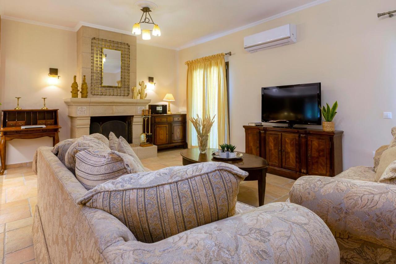 Solaris Methea- Luxury Central Villa By The Castle Kassiopi Exteriör bild