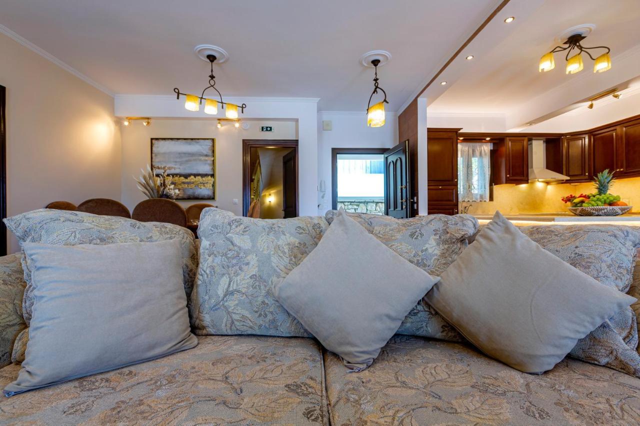 Solaris Methea- Luxury Central Villa By The Castle Kassiopi Exteriör bild